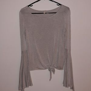 Long bell bottom sleeve